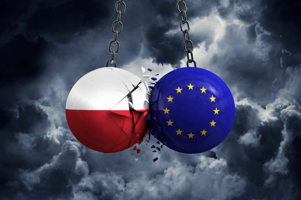 Példátlan döntésre készül Lengyelország, kiléphet az Európai Unió programjából