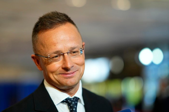 Szijjártó Péter: Nevezhetnek a Gazprom bármijének, csak az embereknek legyen fűtésük