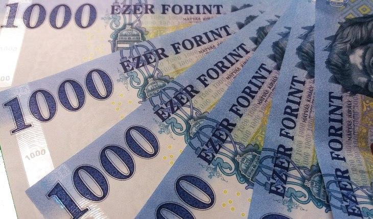 Tovább gyengült a forint a tegnapi nagy esés után