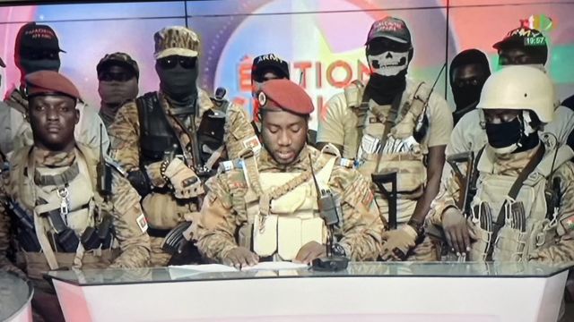 Burkina Faso unrest: Military officers remove leader Damiba