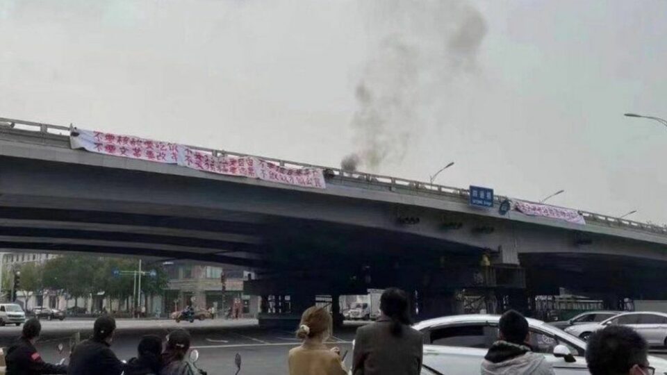 China protest: Mystery Beijing demonstrator sparks online hunt and tributes