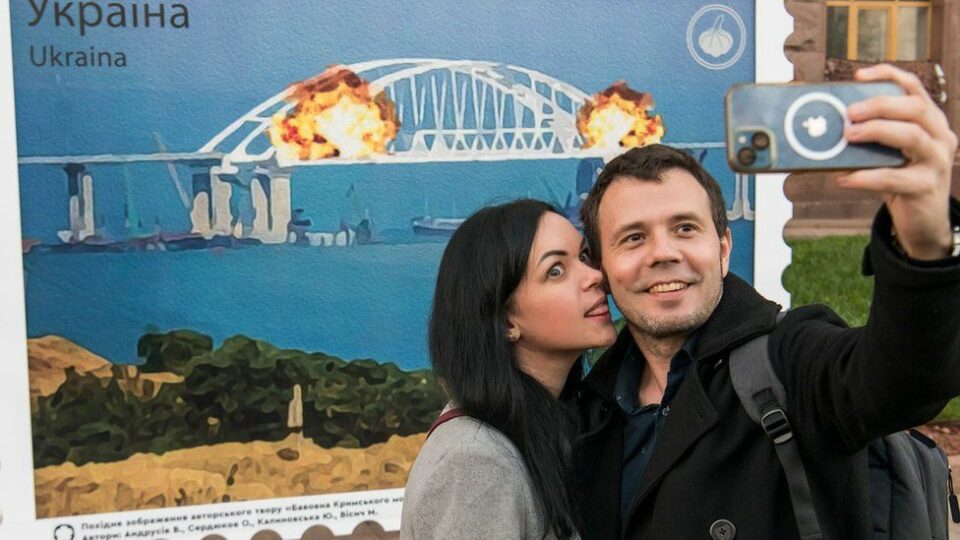 Crimean bridge: Excitement and fear in Ukraine after bridge blast