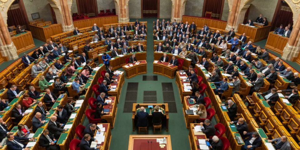 „Fifikás és gonosz játszma” – Példa nélküli lépést tett az Orbán-kormány, a cél a trükközés