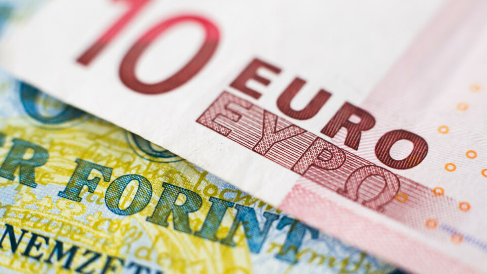 Jelentősen erősödött a forint