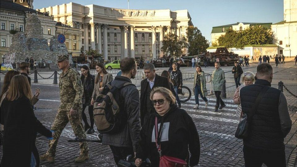 Kyiv told to save electricity after Russian missile strike