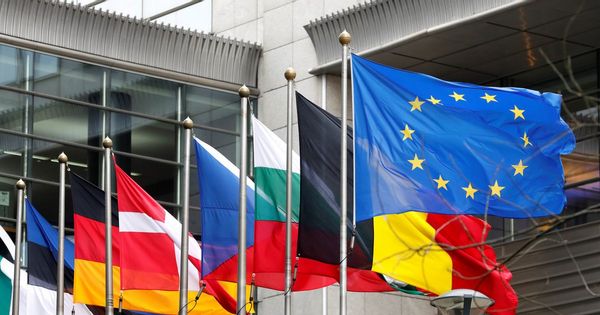 Nagyon kiakadt a magyar diplomata, akit épp Orbán brüsszeli látogatása alatt rúgtak ki az állásából