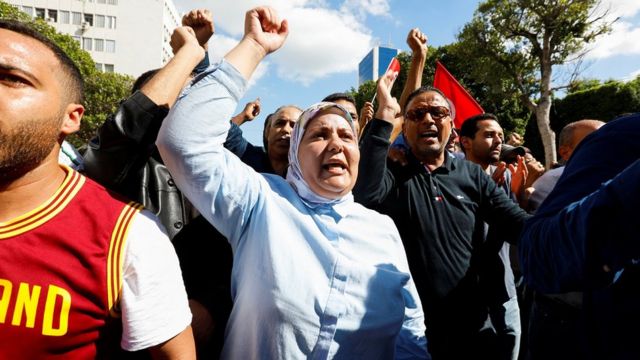 Tunisia: Thousands from rival political parties protest against President Kais Saied