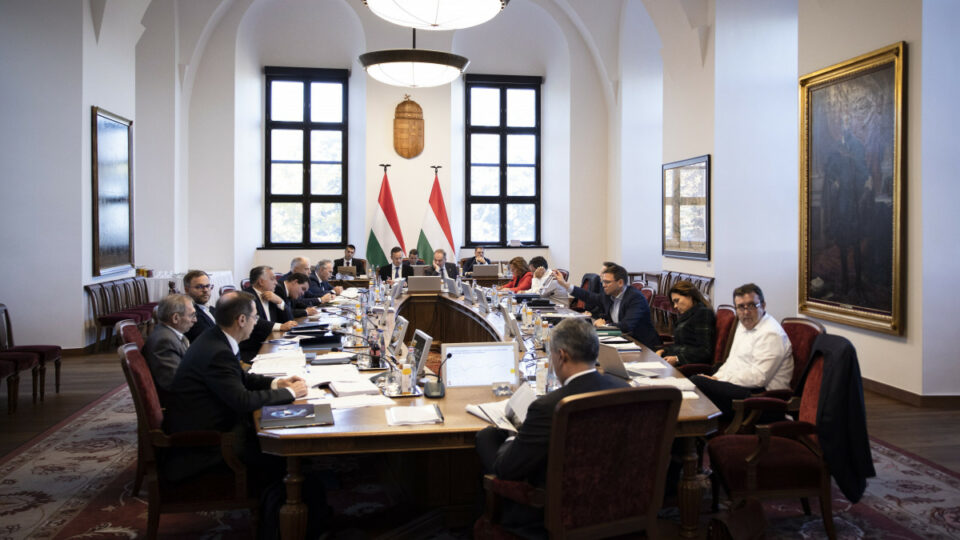 Újra kihirdeti a kormány a veszélyhelyzetet