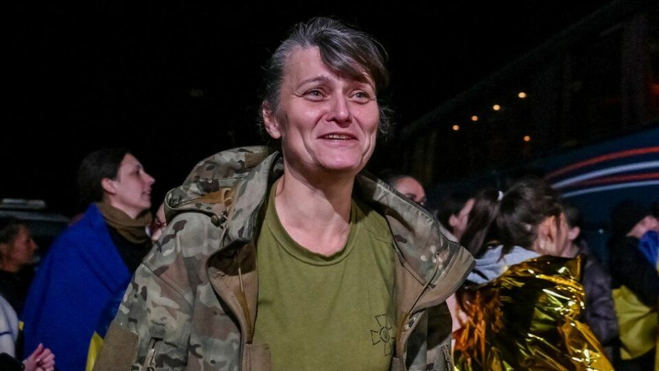 Ukraine war: Moscow and Kyiv swap women prisoners for sailors