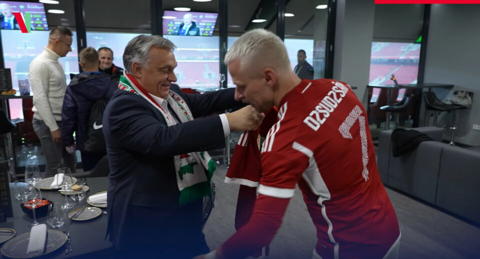 Az ukrán külügy berendeli a magyar nagykövetet Orbán nagy-magyarországos sálja miatt