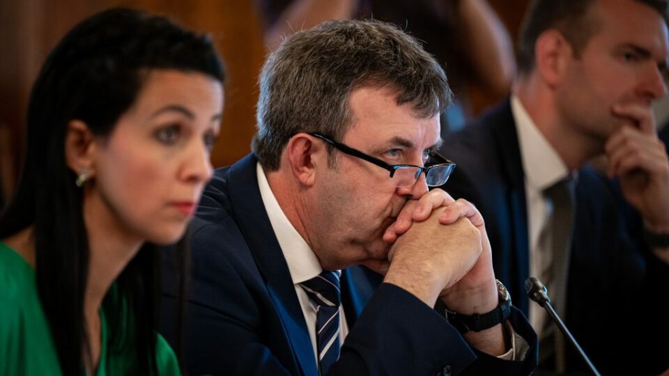 Palkovics László lába alól elfogyott a talaj