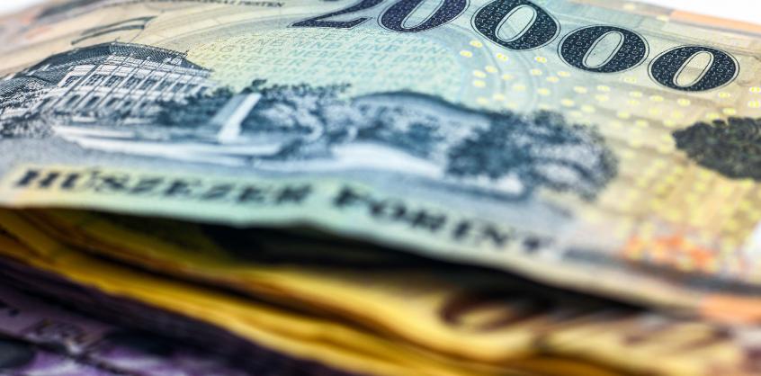 Spenótot reggelizett a forint
