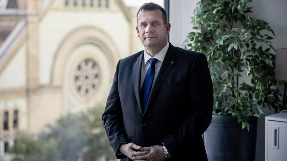 Százezernyi magyar csontosodik bele a 200 ezres éhbérbe: rengeteg esélyük van, mégse váltanak