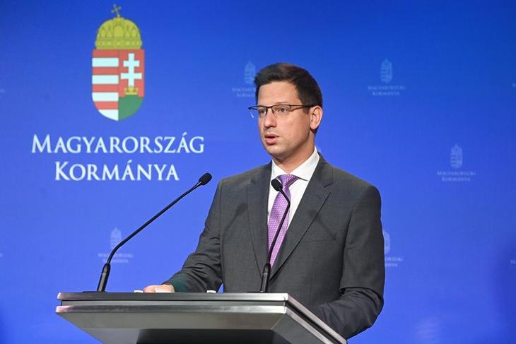 Azonnal kivezeti a kormány az üzemanyagár-stopot
