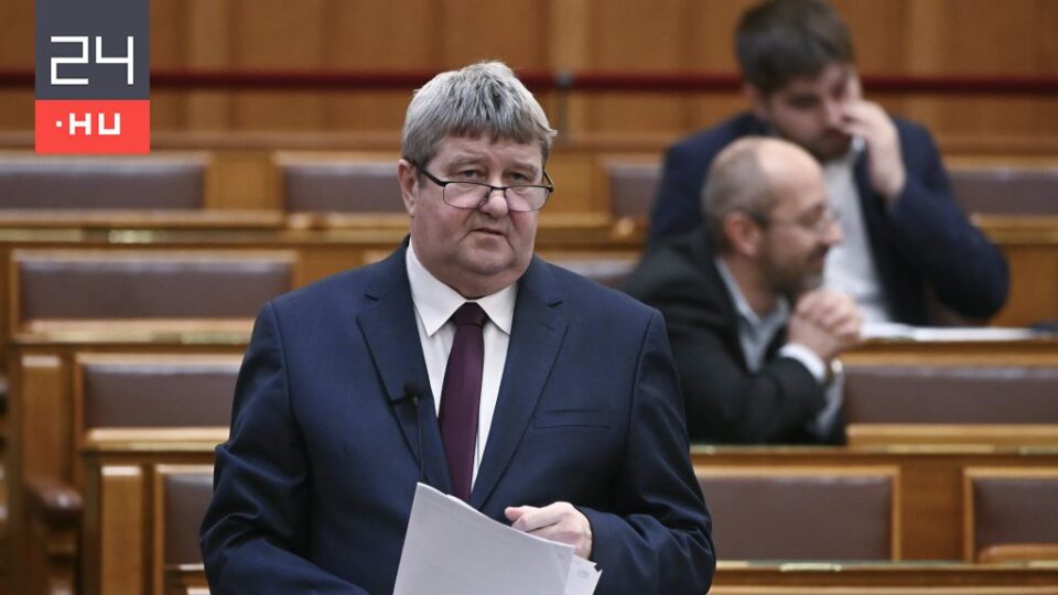 „Hány pedagógust fognak még kirúgni?” – ez volt az államtitkár válasza rá