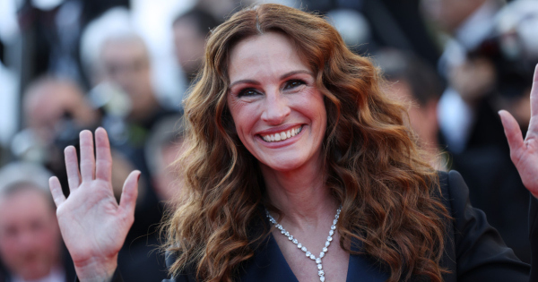 Julia Roberts olyan ruhában jelent meg egy gálán, amin George Clooney is röhögőgörcsöt kapott