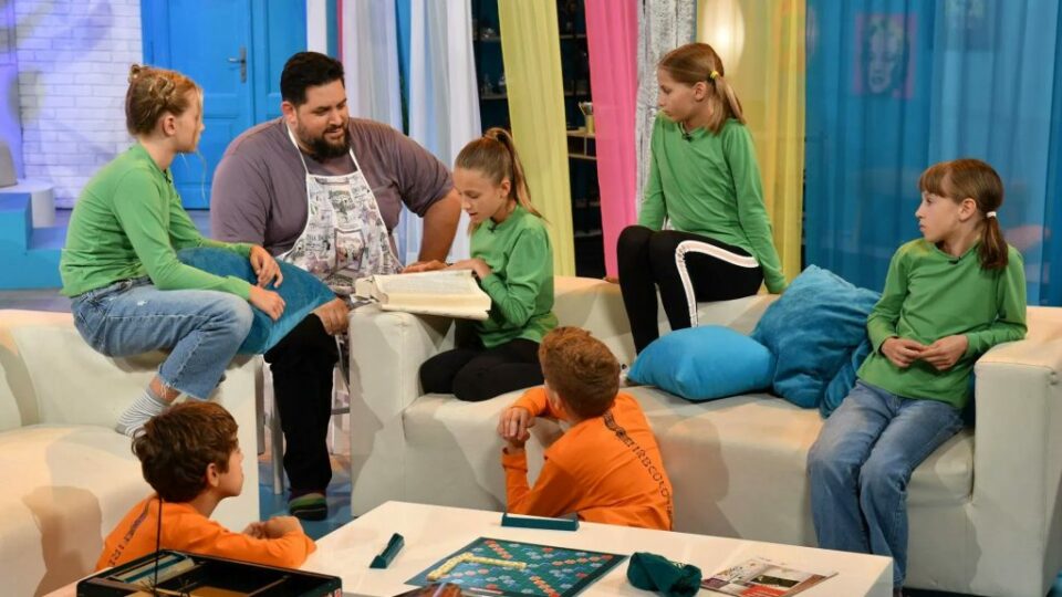 Magyarországon elképzelhetetlen, a szlovénok megcsinálják: kicsavarják a politikusok kezéből a közmédiát