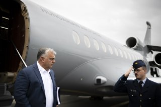Orbán készülhet a vb-re: a honvédségi Falcon már elment Katarba, követte a NER kedvenc repülője is