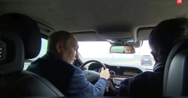 Putyin áthajtott a felújított Krími hídon