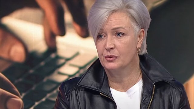 Szijjártó Péter felesége az állami tévében kérte a nézőket, hogy segítsék kifizetni autista lakóotthonok rezsijét