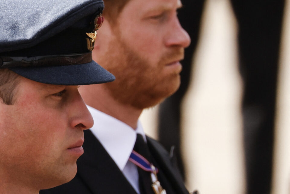 A brit királyi család nyomora: ezt szivárogtatták ki a hétvégén Harry herceg könyvéből
