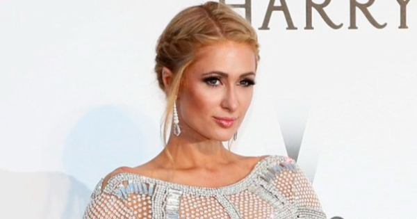 Megszületett az örökösnő első gyermeke – Paris Hilton tüneményes képpel jelentette be