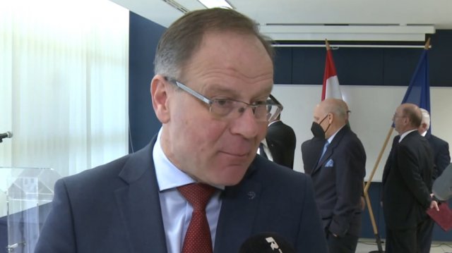 Navracsics Tibor az RTL-nek elismerte, az Európai Bizottsággal folytatott tárgyalásokon volt szó a politikusok kuratóriumi tagságáról