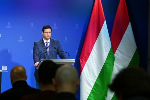 Nyitott lenne rá a kormány, hogy kitegyék a fideszes politikusokat az egyetemi kuratóriumokból
