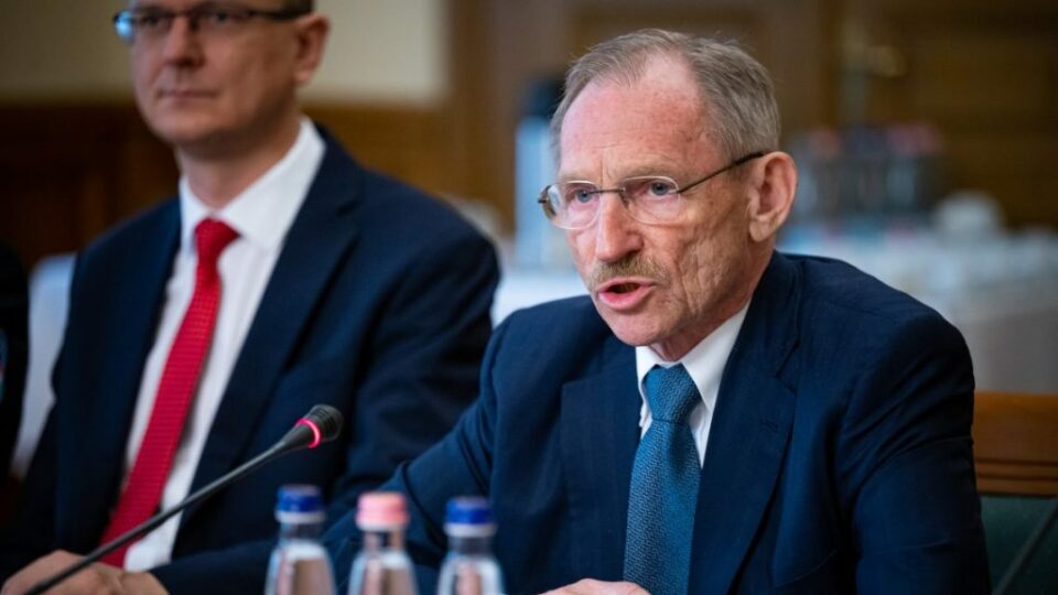 Olaj volt a tűzre Pintér tanárértékelő terve