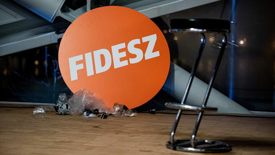 Rohamosan morzsolódnak le a Fidesz szavazói