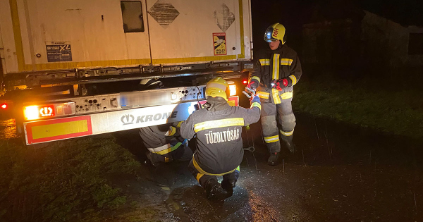 Súlyos tömegbaleset történt éjjel az M1-esen