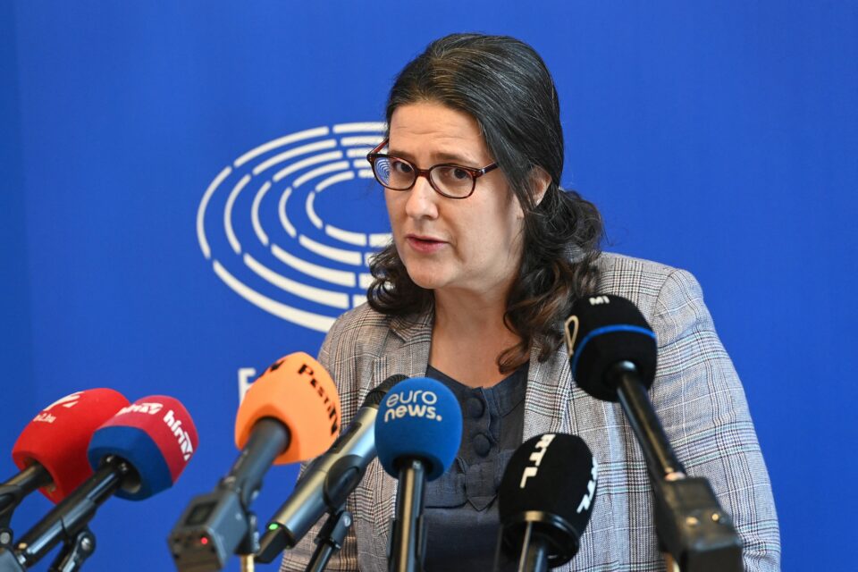 Delbos-Corfield: Magyarország konkrét veszélyt jelent az EU-ra, hiszen a titkosszolgálatai az oroszoknak szivárogtatnak