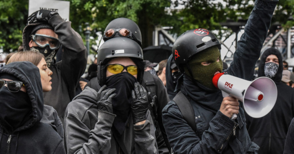 Ha kell törnek, zúznak, vernek: ők az antifák