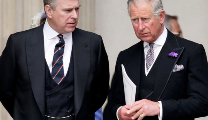 Iii. Károly kidobatta a Buckingham-palotából az öccsét: negyven év után új otthont kell keresnie a királyi család fekete bárányának