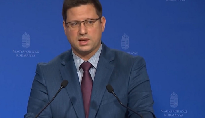 Lemondott hat miniszter – jelentette be Gulyás Gergely a Kormányinfón – a vagyonkezelői alapítványok kuratóriumainak éléről