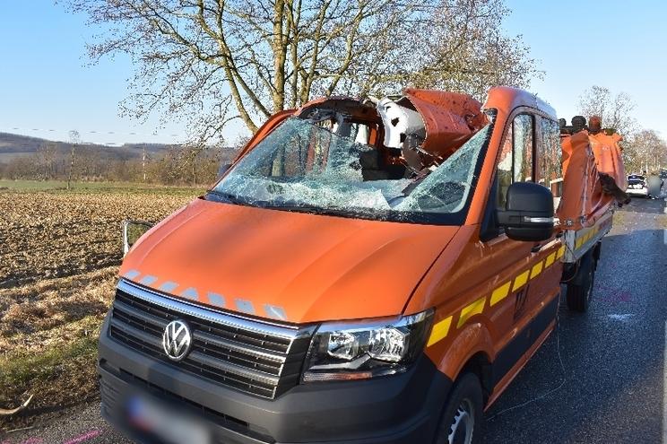 „Már csak a csoda segíthet, hogy Imre túlélje” – Konzervnyitóként vágta szét a közútkezelő autóját a repülő szarvas