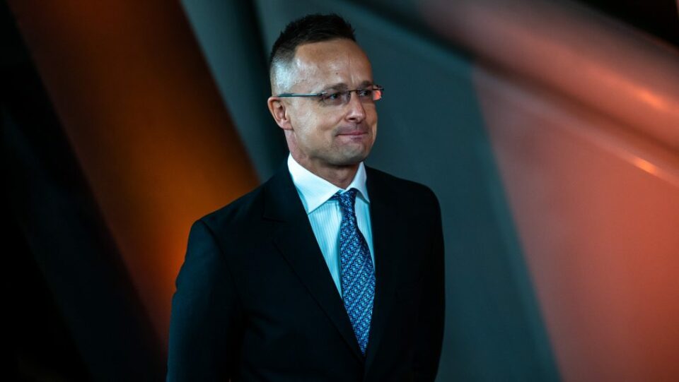 Mit evett, ivott Szijjártó Péter 5,5 millió forintért? – Kérdezi a DK a külügyminisztert