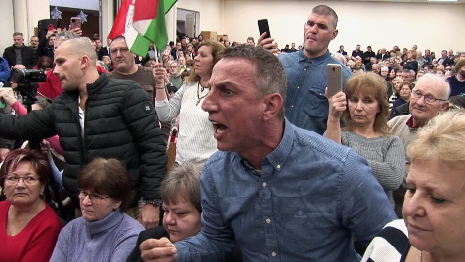 Nagyon kiakadt a Fidesz, miután a Mi Hazánk blokád alá vette a debreceni akkugyár építkezését