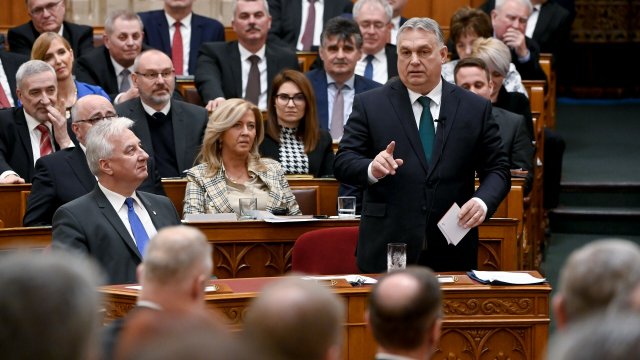 Orbán Viktor felmentett két helyettes államtitkárt