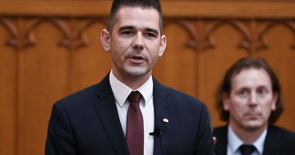 Ellepik az országot a Mi Hazánk óriásplakátjai