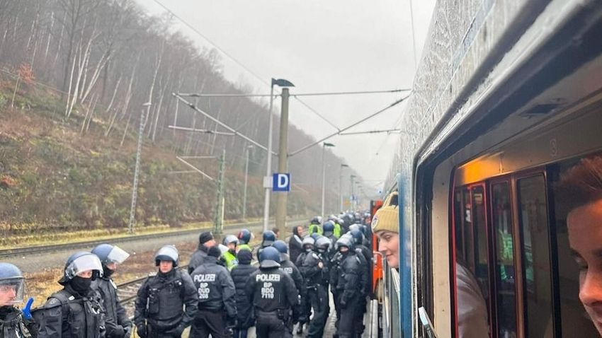 Feltartóztatták a határon a Fradi-szurkolókat a német rendőrök