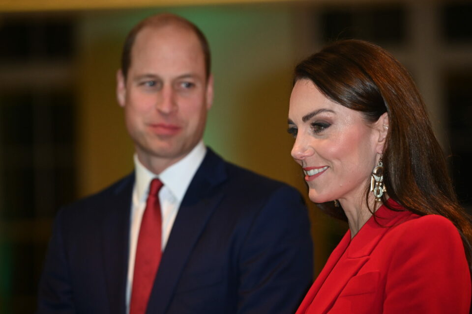 Igazi dominó-effektus: Vilmos és Katalin is költözhet Harry és Meghan kilakoltatása miatt