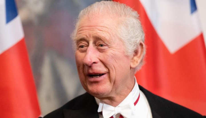 Károly király megalázó helyzetbe került, de zseniálisan kimozogta