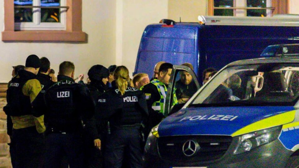 Összeroppantak a szülők – Megússzák a börtönt a 12 éves iskolatársukat meggyilkoló német diáklányok