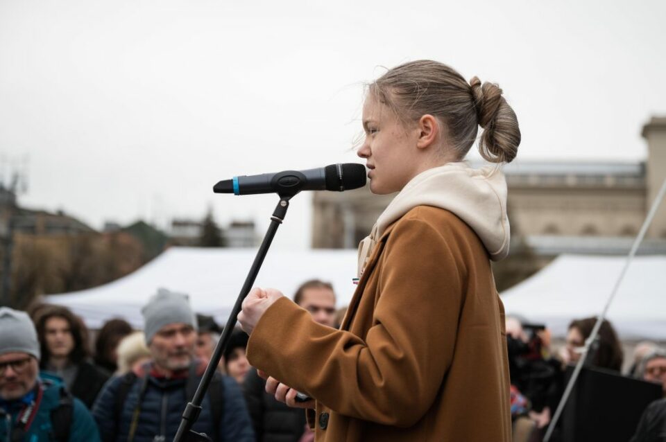 Pankotai Lili: Ide figyelj, Sintér Sándor!