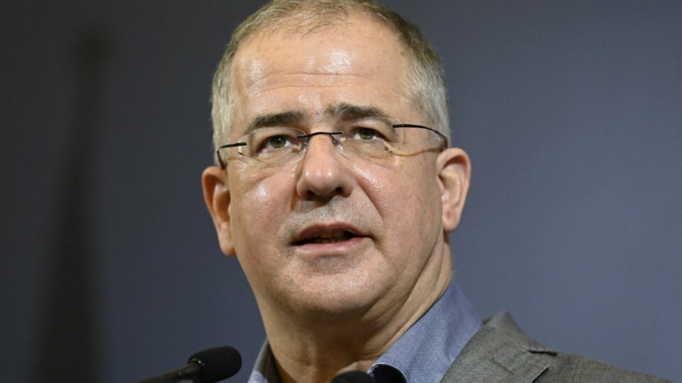 Szabálytalanul parkolt, megbírságolták Kósa Lajost