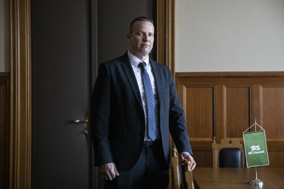 „Valami bugris vidéki tuskónak állítanak be”