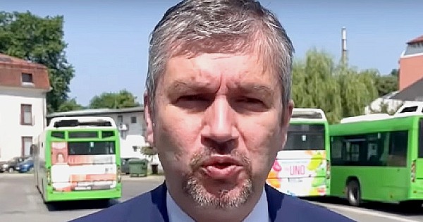 Ez most mi? Gyanús helikoptert szúrt ki Budapest felett Hadházy Ákos