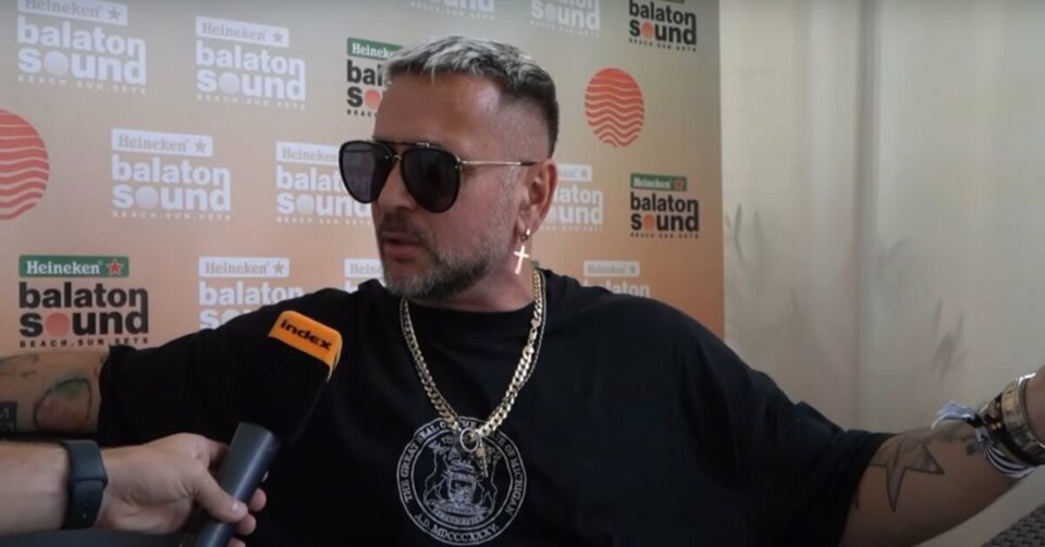 Majka irgalmatlan mennyiségű pénzt vert el Amerikában, kénytelen dolgozni, hogy visszajöjjön
