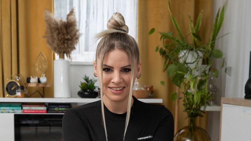 Elfajultak a bókok a TV2 műsorvezetőjének fotója alatt